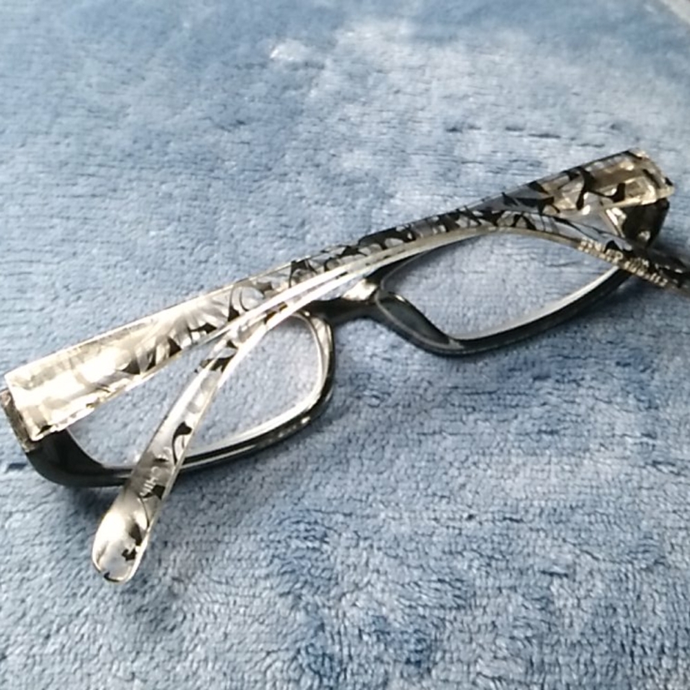 Reading Glasses - Picture 2 of 5
